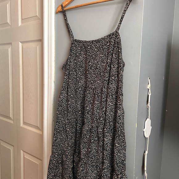 Old Navy Dresses & Skirts - Old Navy Black and Cream Patterned Top